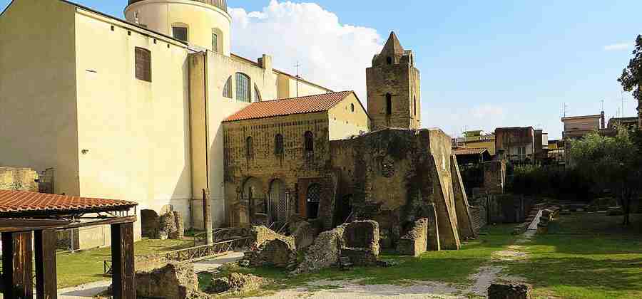Veduta delle Basiliche paleocristiane di Cimitile